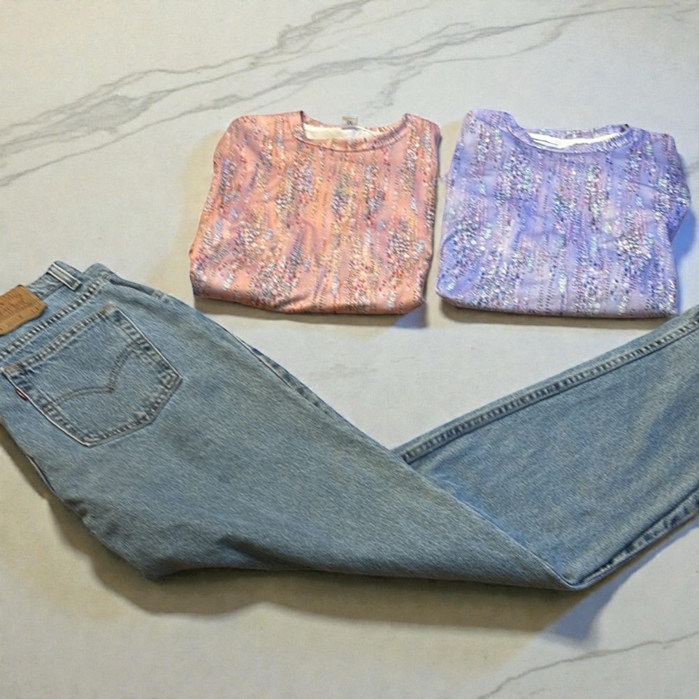 Classic  Women's Levi Jeans with 2 tops. The tops are NWOT never worn.